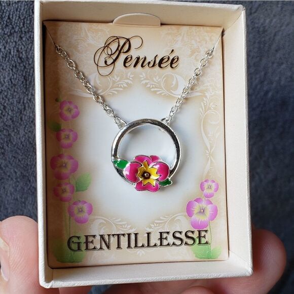 NWT Beautiful Pink Pansy Necklace Silvertone Chain - Picture 3 of 3